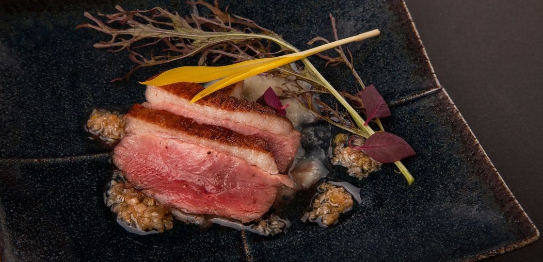 《麻布十番》合鴨を中華風に楽しむ　脂の甘みがのった国産専門店「無鴨黒（なかもぐろ）」　