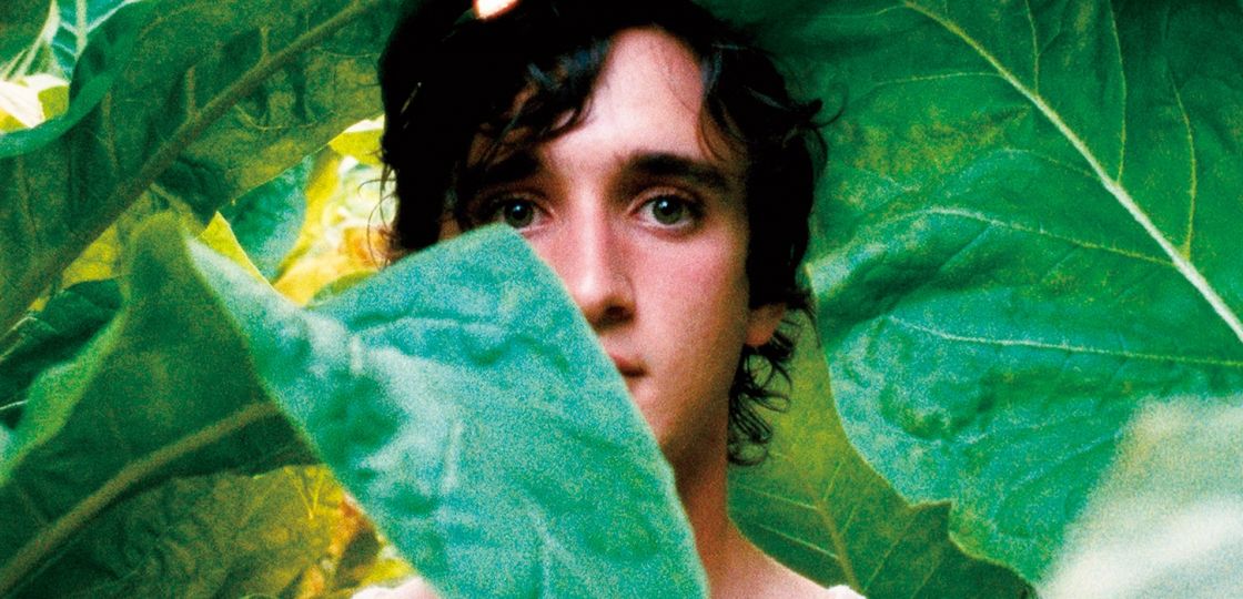 「聖なる愚か者」の冒険を描いた、驚くべき現代の寓話《映画でぶらぶら》