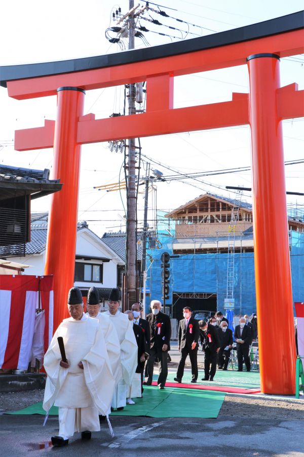 「上賀茂神社大鳥居のくぐり初め」②修.jpg