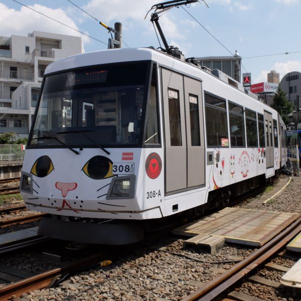 三軒茶屋》〝玉電〟開通110周年記念、「幸福の招き猫電車」運行