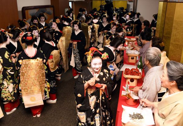 京都の花街で「始業式」③.jpg