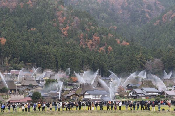 「かやぶきの里の放水訓練」⑥.jpg