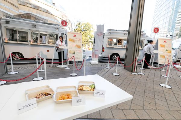 マヨ　ご飯とキッチンカー.jpg