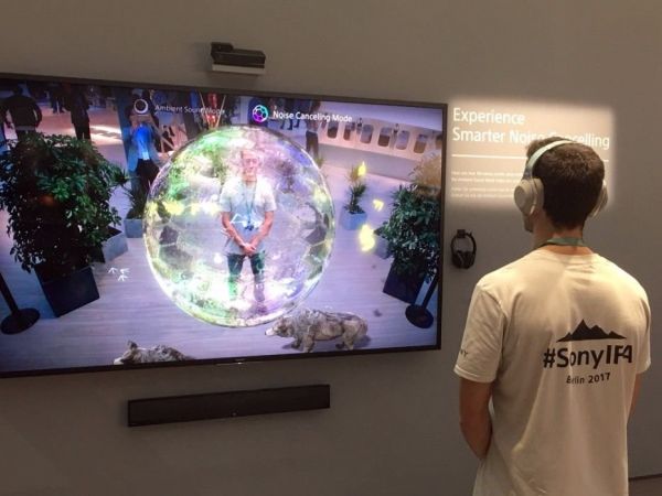 最新ヘッドホン『WH-1000XM2』のノイズキャンセリング機能をAR技術で可視化し、体験できるコーナー
