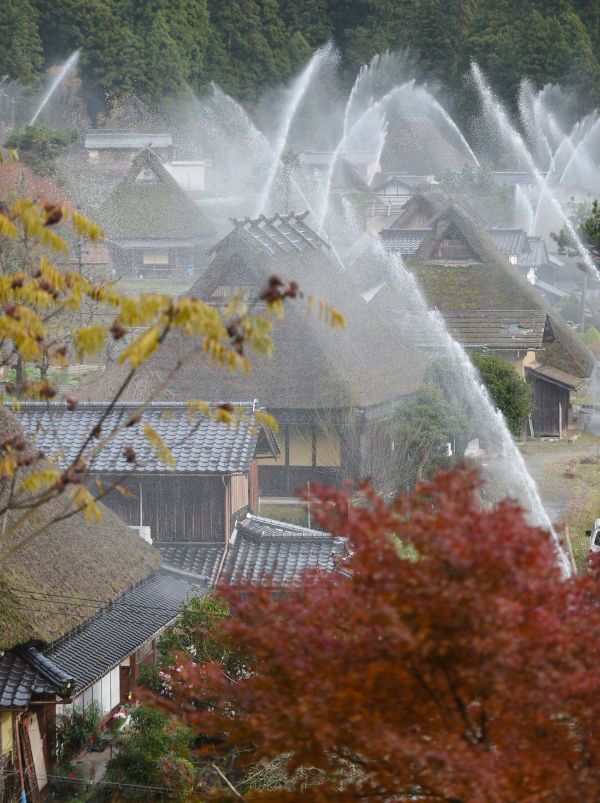 「京都・美山のかやぶきの里で放水訓練・永田」①.jpg
