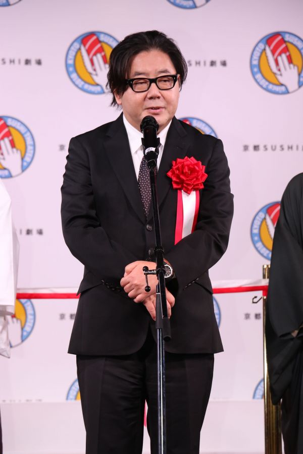 「京都SUSHI劇場」オープニングセレモニー②秋元康氏.jpg