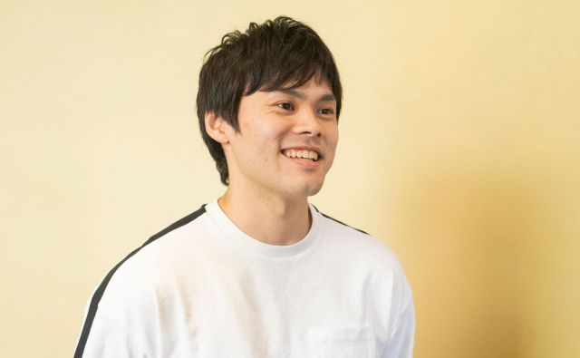 川崎ブレイブサンダース 藤井祐眞《浅利陽介とコートの外で。》WEB EXTRA