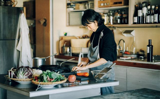 料理家・冷水希三子さんに教わる  「関孫六」で料理がもっと楽しくなる！