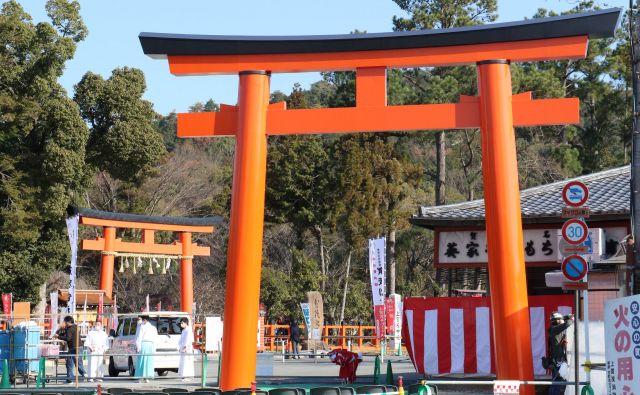 《京都》上賀茂神社に新しい鳥居がお目見え