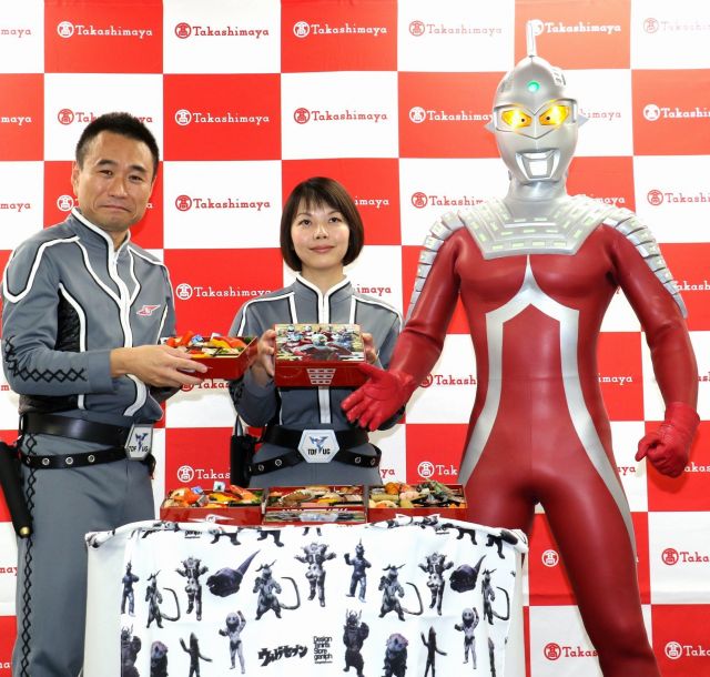 ウルトラセブンやくまモンとのコラボおせちがイチオシ　高島屋が来年のおせち料理を発表