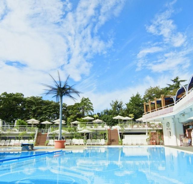 《赤坂見附》真夏の日差しが降り注ぐ、屋外プール入り放題！　ニューオータニがパス付き宿泊プラン