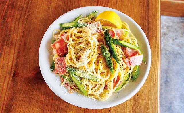 いまが旬！アスパラガスとベーコンのレモンバタースパゲティ《めしうまナイト》