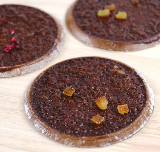 《銀座》松屋のバレンタイン催事に和菓子職人が登場　④「田中屋せんべい総本家」の「キャラメル煎餅 まつほ ショコラ」