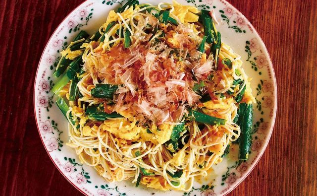 そうめんは炒めてもウマシ！にらたまそうめんチャンプルー《めしうまナイト》