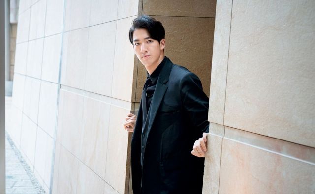 尾上右近《プロフェッショナルの肖像「PRO-FILE」》　