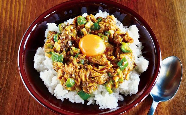 サバ味噌煮缶でサバドライカレー《めしうまナイト》