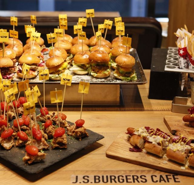 《渋谷》J.S. BURGERS CAFÉ渋谷店が、リニューアルオープン