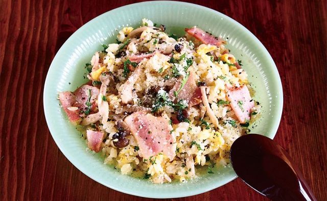 《めしうまナイト》バターが香る しめじとベーコンのチャーハン