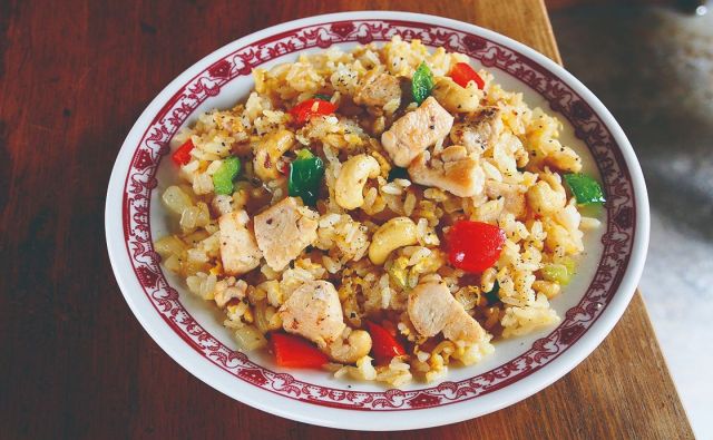 ナッツポリポリ！鶏肉とカシューナッツのチャーハン《めしうまナイト》