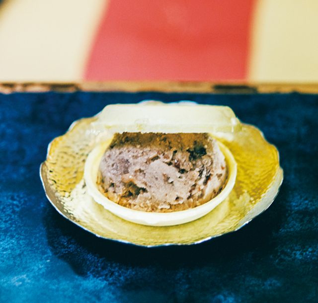 こんな甘味も、湯島発祥！ みつばちの小倉アイス | 食べて学ぶ 湯島で生まれた、なじみの味②［ふむふむ見学、湯島］